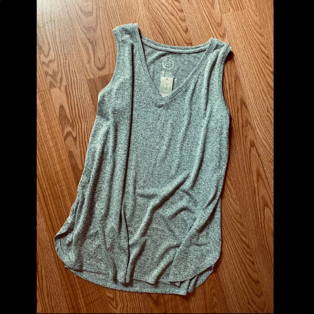 24/7 Solid V-Neck Tank Heather Gray